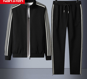 Sportski set od trenirke i donjeg dijela