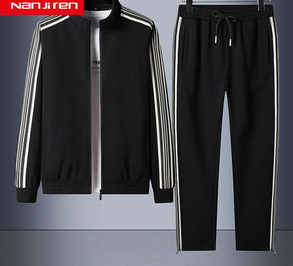 Sportski set od trenirke i donjeg dijela