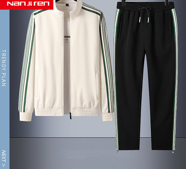 Sportski set od trenirke i donjeg dijela