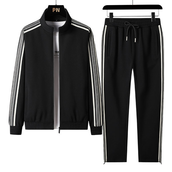 Sportski set od trenirke i donjeg dijela