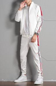 Férfi sportcsapat cipzárral és zsebbel