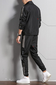 Férfi sportcsapat cipzárral és zsebbel