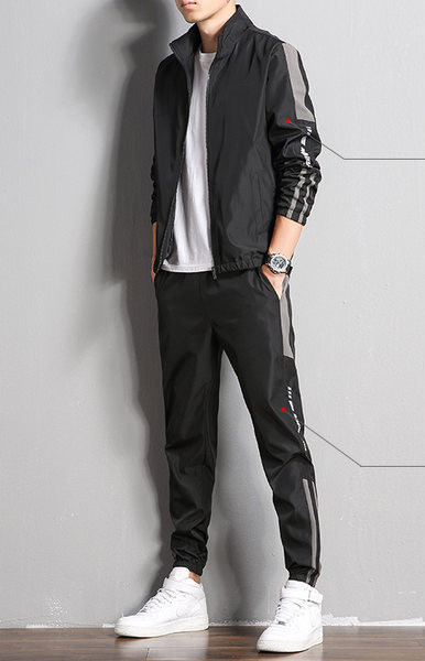 Férfi sportcsapat cipzárral és zsebbel