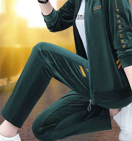 Sieviešu divdaļīgs komplekts ar apdruku un rāvējslēdzēja aizdari