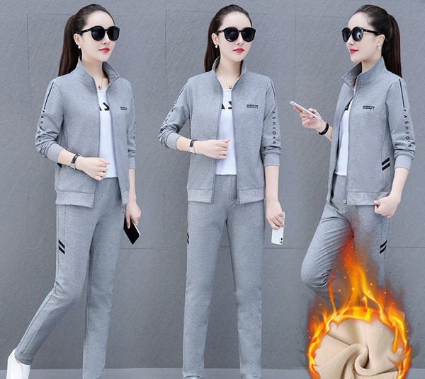 Sieviešu komandas rāvējslēdzēja aizdare