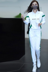 Új modell női kétrészes szett cipzárral