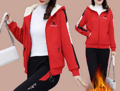 Γυναικεία φόρμα με κουκούλα και γράμματα