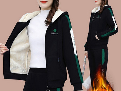 Γυναικεία φόρμα με κουκούλα και γράμματα