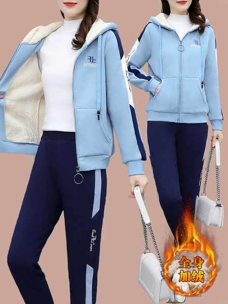 Γυναικεία φόρμα με κουκούλα και γράμματα