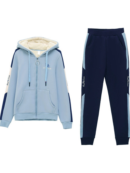 Γυναικεία φόρμα με κουκούλα και γράμματα