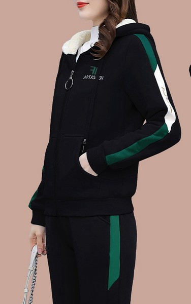 Γυναικεία φόρμα  με φόδρα και κουκούλα