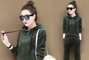 Kétrészes, nyomott női tréningruha