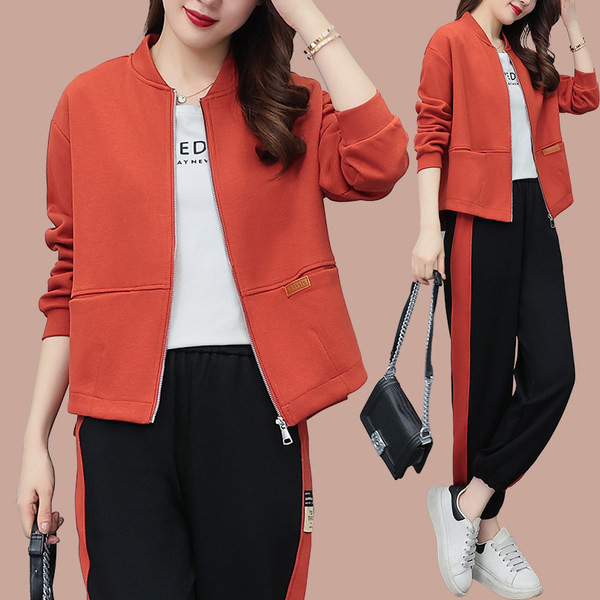 Casual γυναικείο σετ σε δύο μέρη  με οβάλ λαιμόκοψη και λογότυπο