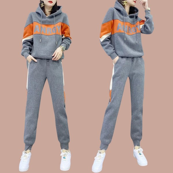 Sieviešu ikdienas sporta divdaļīgs komplekts ar apdruku un kapuci