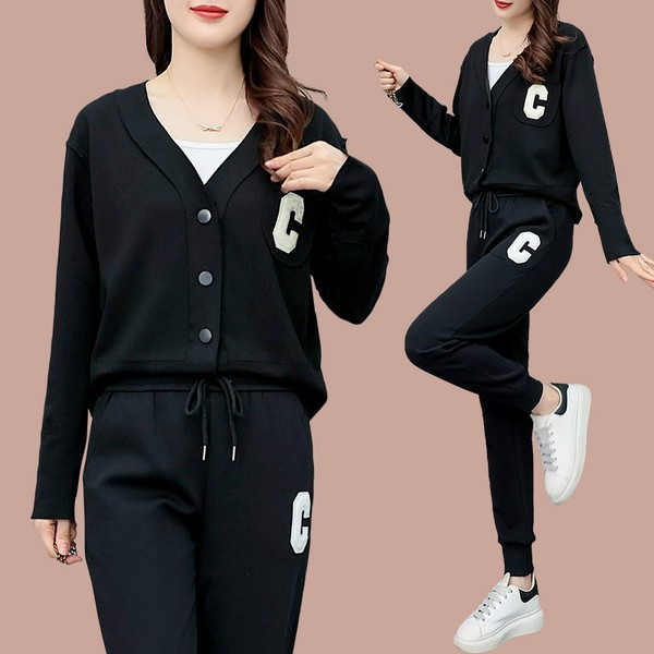 Sportos női kétrészes szett hímzéssel