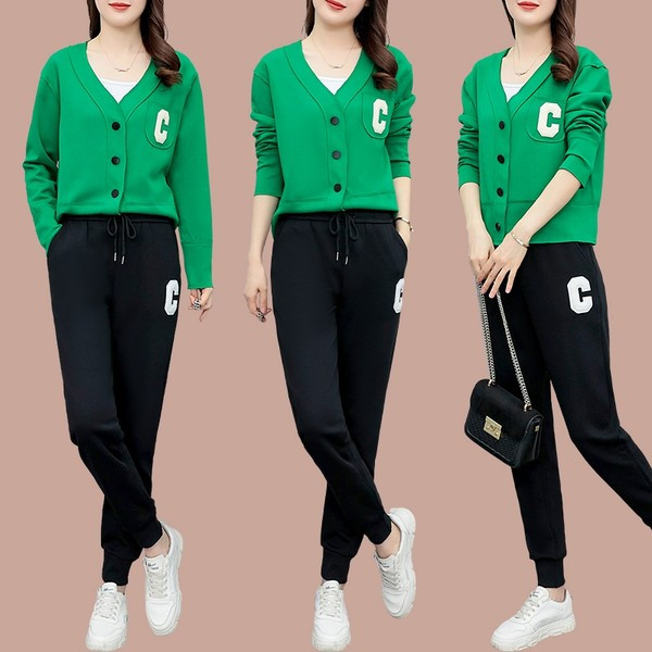 Sportos női kétrészes szett hímzéssel