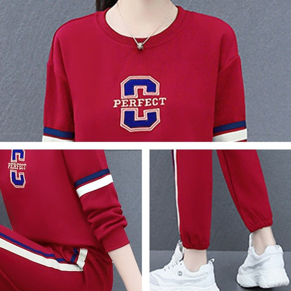 Sportisks divdaļīgs komplekts ar ovālu kakla izgriezumu un izšūtiem uzrakstiem