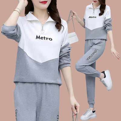 Kétrészes női alkalmi szett ovális nyakkivágással és felirattal