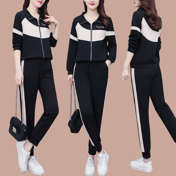 Ikdienas apģērbs ar uzrakstu