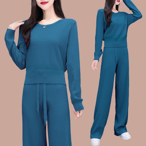 Sieviešu divdaļīgs sporta komplekts ar platām kājām