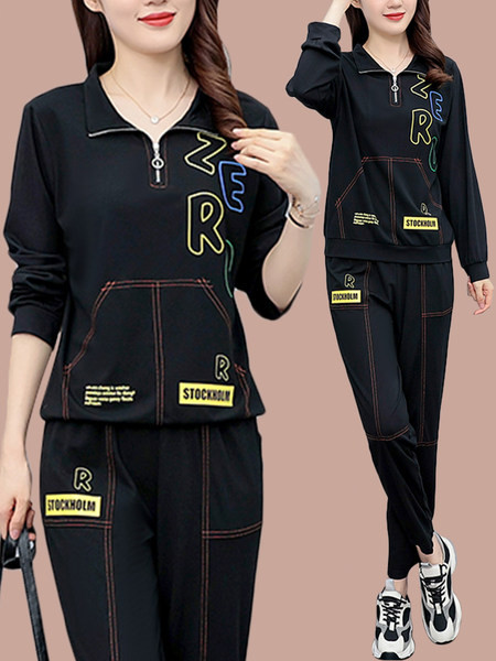 Sieviešu sporta komanda ar burtiem