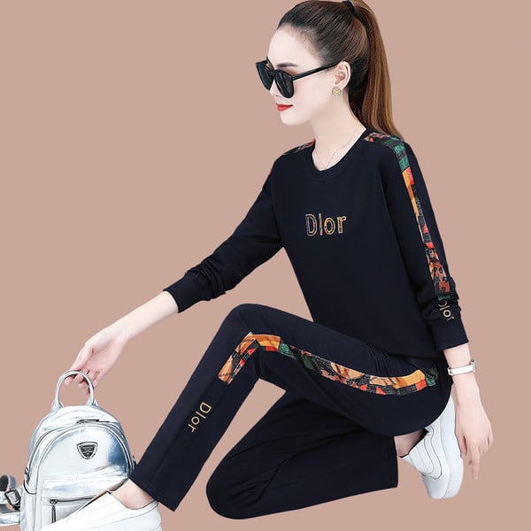 Γυναικείο σετ σε δύο μέρη  με αθλητική τσέπη με σχέδιο