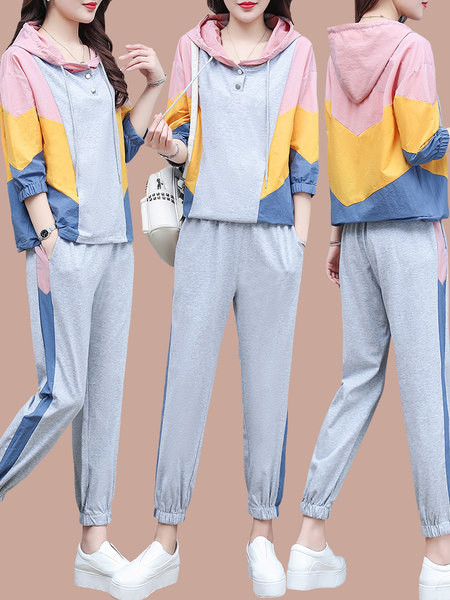 Γυναικείο μοντέρνο σετ  με κουκούλα και κορδόνια