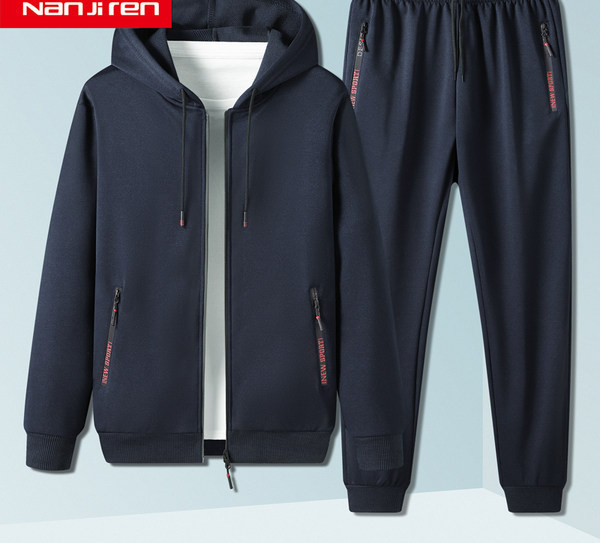 Férfi sportcsapat három színben