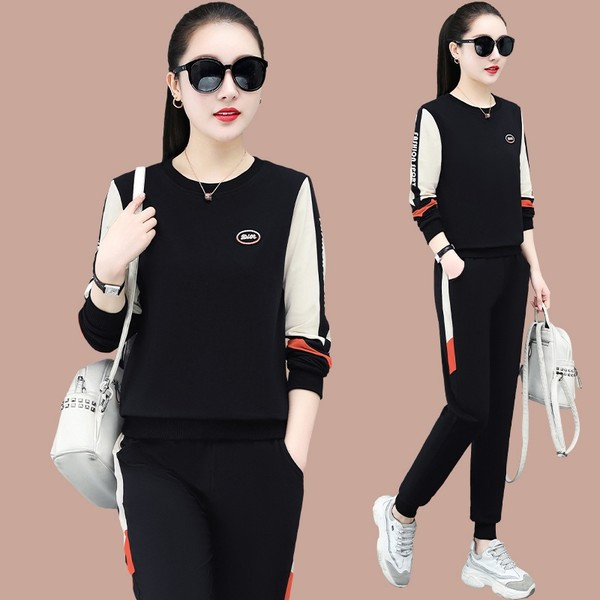 Γυναικείο casual σετ  με μπλούζα σε οβάλ λαιμόκοψη και κάτω μέρος με τσέπη