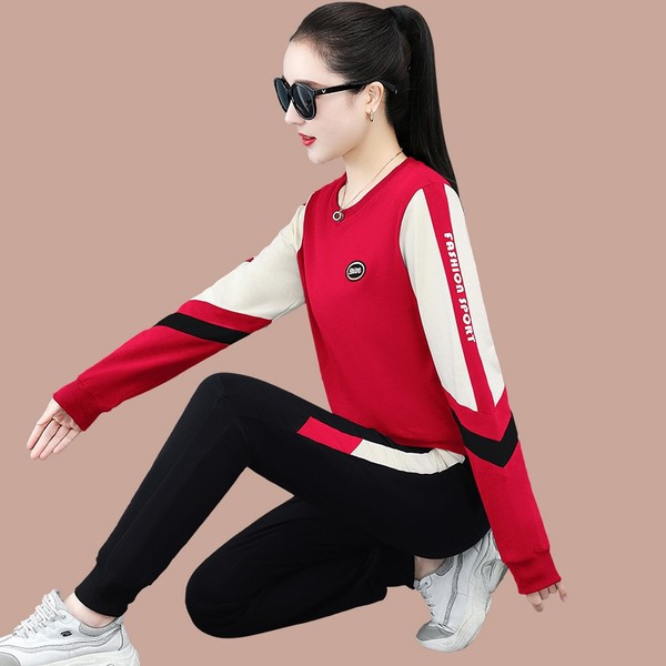 Γυναικείο casual σετ  με μπλούζα σε οβάλ λαιμόκοψη και κάτω μέρος με τσέπη