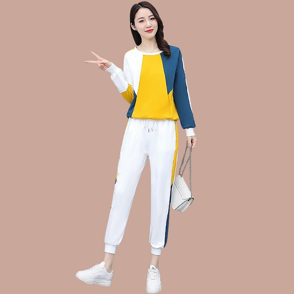 Sieviešu sporta komplekts ar krāsainiem motīviem