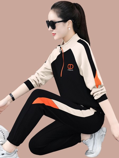 Γυναικείο σετ  σε δύο μέρη  με casual σχέδιο με φερμουάρ