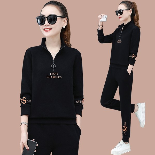 Kétrészes női ruha portékás mintával