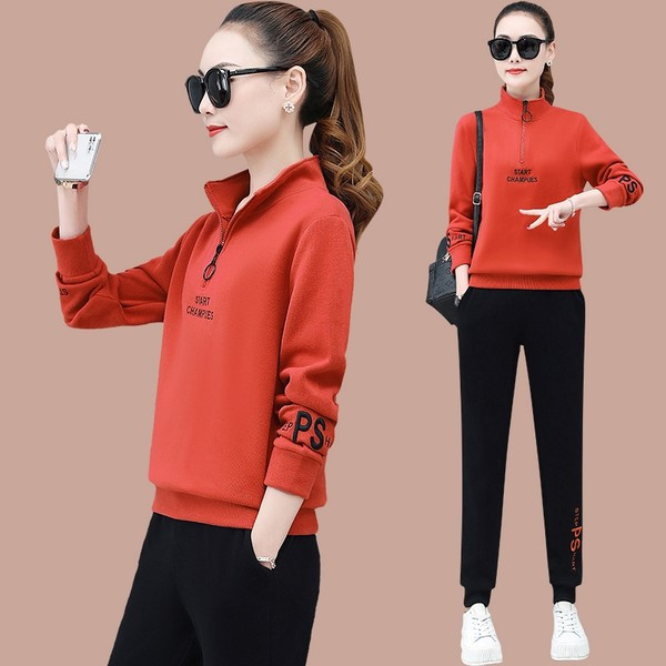 Kétrészes női ruha portékás mintával