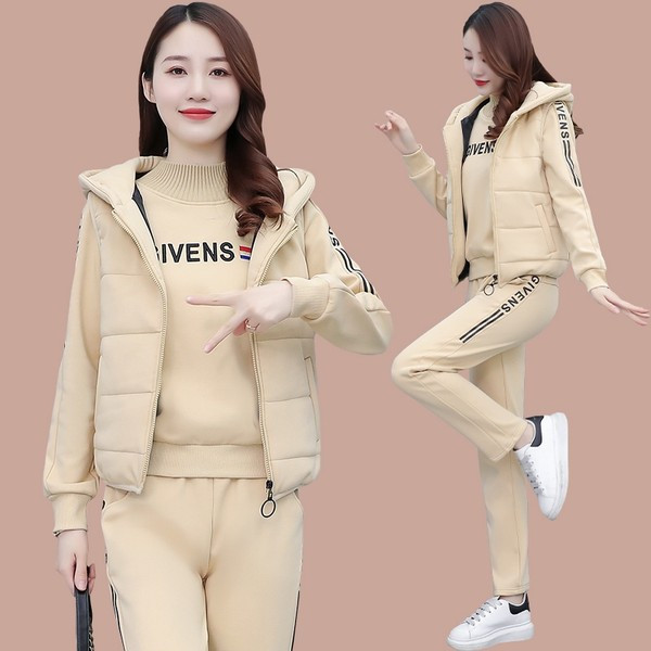 Sieviešu trīsdaļīgs komplekts ar uzrakstiem