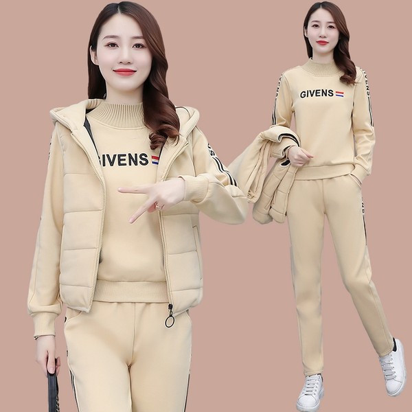 Sieviešu trīsdaļīgs komplekts ar uzrakstiem