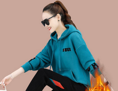 Γυναικείο σετ δύο τεμαχίων με επένδυση με κουκούλα και γράμματα