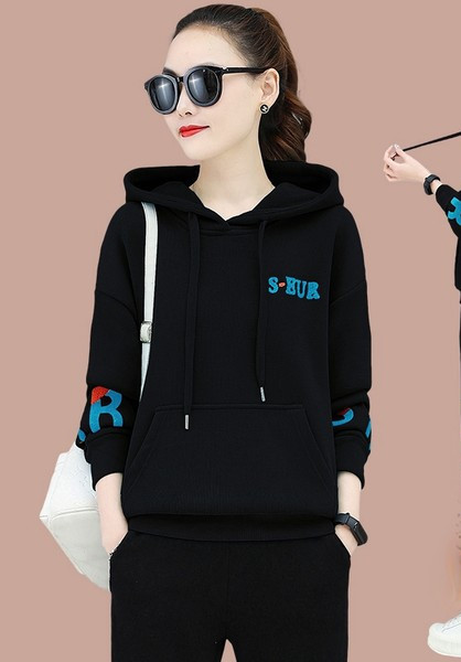 Γυναικείο σετ δύο τεμαχίων με επένδυση με κουκούλα και γράμματα