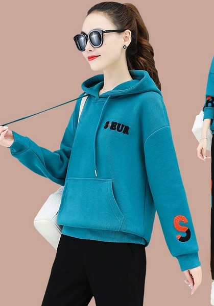 Γυναικείο σετ δύο τεμαχίων με επένδυση με κουκούλα και γράμματα