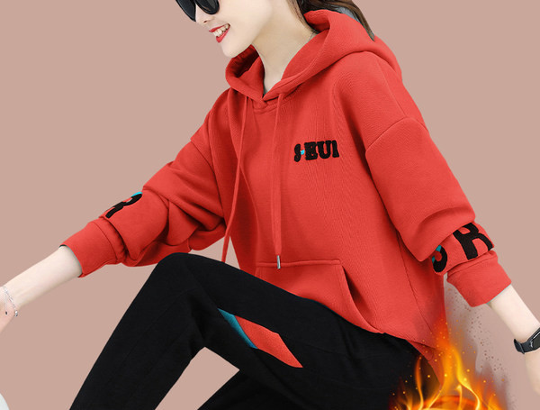 Γυναικείο σετ δύο τεμαχίων με επένδυση με κουκούλα και γράμματα