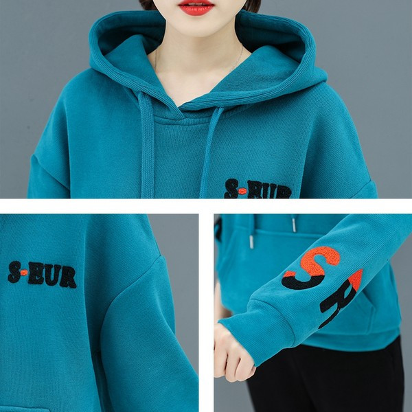 Γυναικείο σετ δύο τεμαχίων με επένδυση με κουκούλα και γράμματα