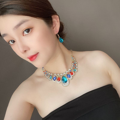 Μοντέρνο γυναικείο κολιέ και σκουλαρίκια σετ με διακοσμητικές πέτρες