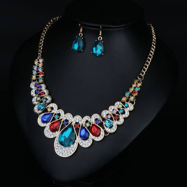 Μοντέρνο γυναικείο κολιέ και σκουλαρίκια σετ με διακοσμητικές πέτρες