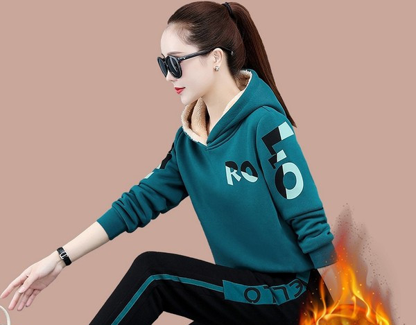 Női téli kapucnis pulóver és alsó szett