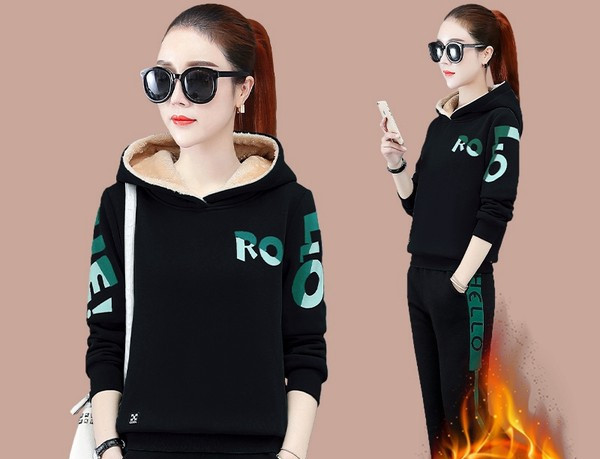 Sieviešu divdaļīgs sporta komplekts ar siltu oderi un kapuci