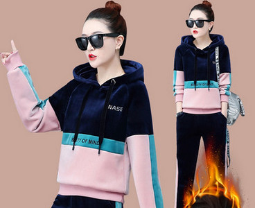 Φθινοπωρινό-χειμωνιάτικο γυναικείο σετ πάνω και κάτω με κουκούλα