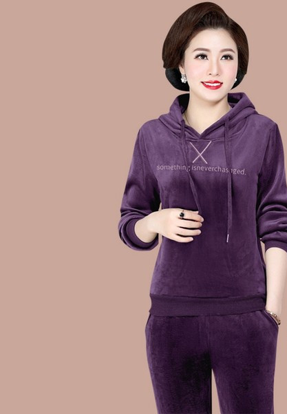 Divdaļīgs samta sporta tērps