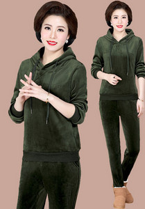 Γυναικείο σετ με κουκούλα