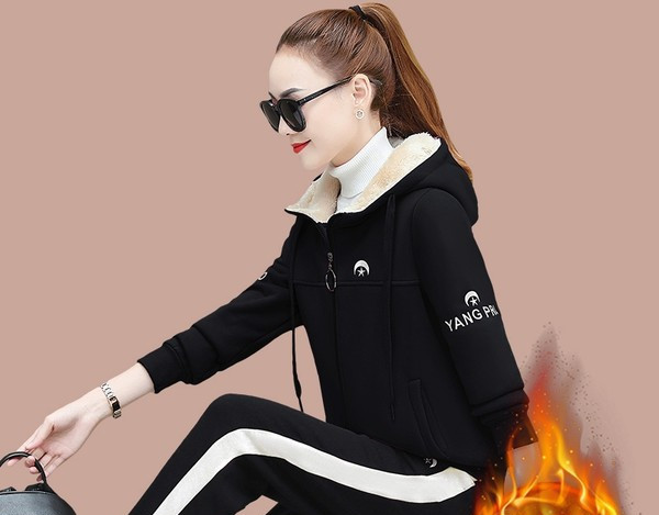 Γυναικεία χειμερινή φόρμα σε δύο μέρη με φερμουάρ