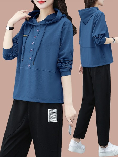 Γυναικείο σετ δύο τεμαχίων με κουκούλα και λογότυπο